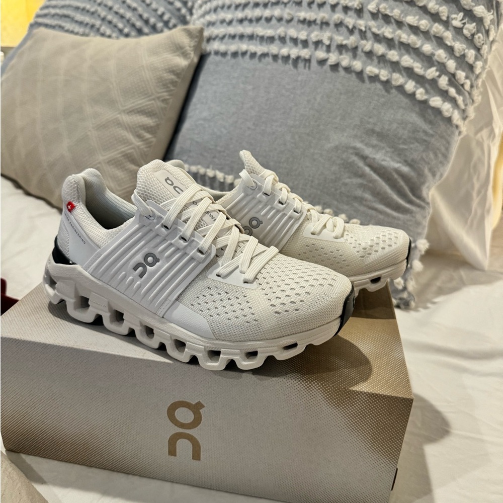 Women’s On Cloud “cloud swift”